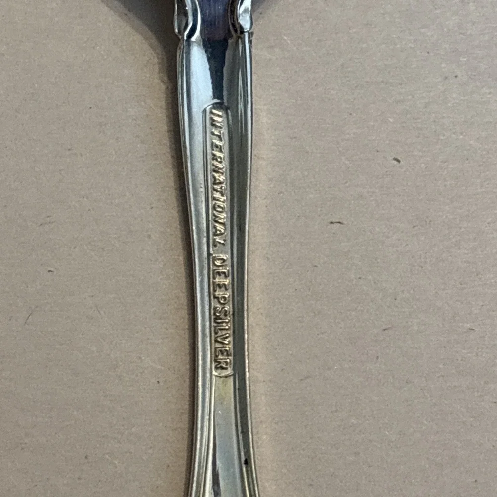 Vintage International Deep Silver Plate‎ Sugar Shell Spoon Orleans Pattern